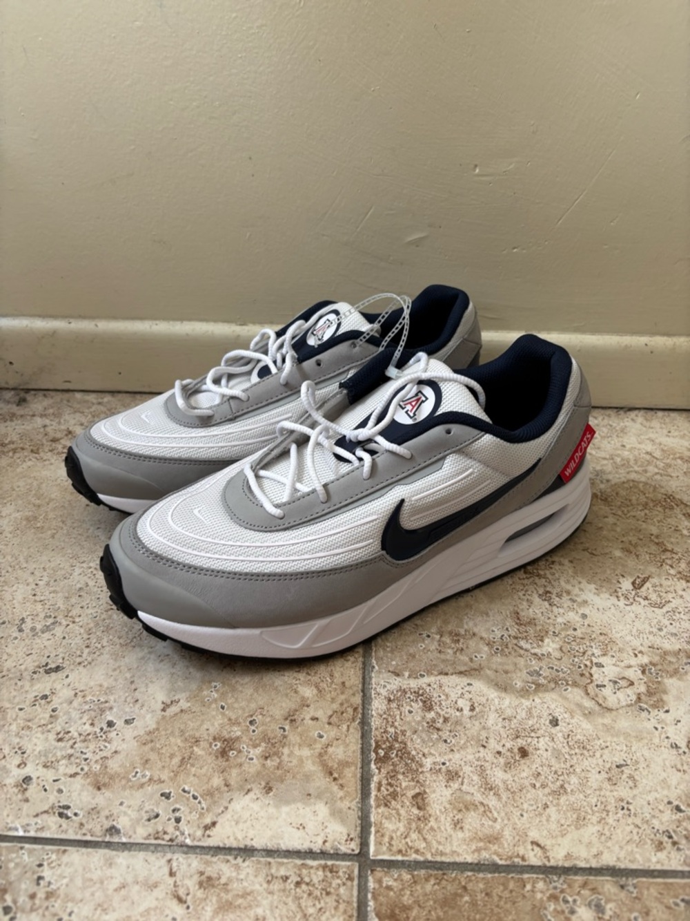 Nike Arizona Wildcats College Air Max Verse x Mens 11.5 Shoes IB3233-100 NEW